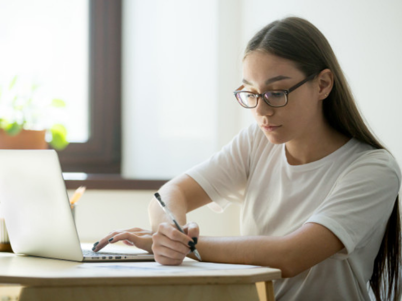 O estudo pra concursos é simples, mas não é fácil. Tem que estar disposto a pagar o preço!